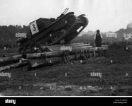 military-italy-army-tank-race-in-italy-1936-a-tankette-carro-veloce-DB5KJ7.jpg