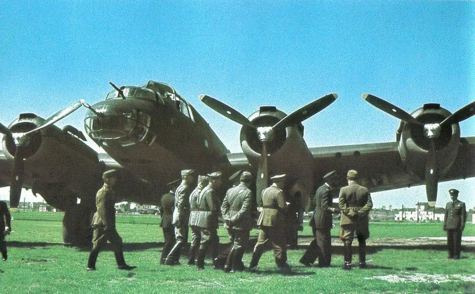 Diverses photos de la WWII (fichier 8) - Page 31 Piaggio-P.108-color