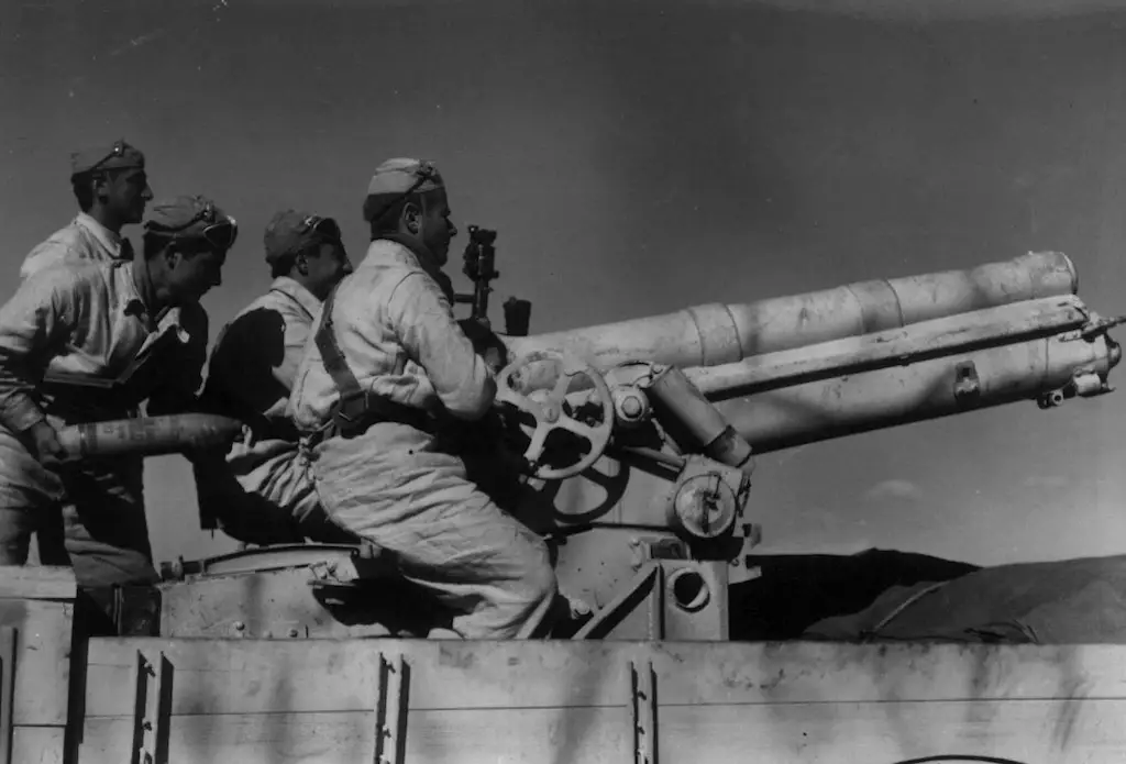 Italian truck-mounted artillery at Bir el Gubi.