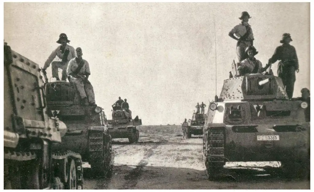 M13/40 medium tanks moving forward in North Africa.