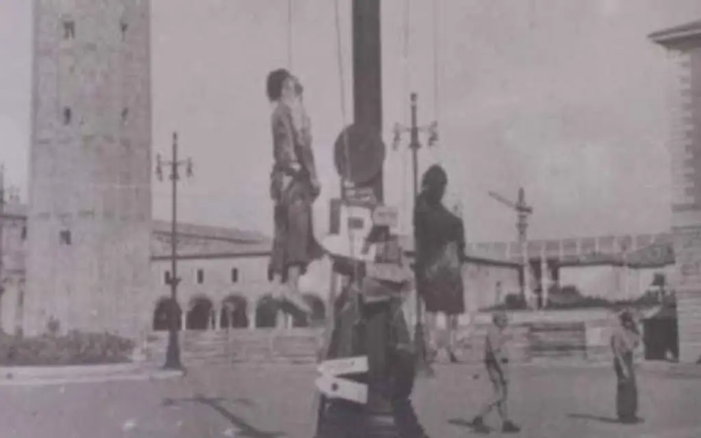 A photo of Silvio Corbari, Isis Versari and others hanging.