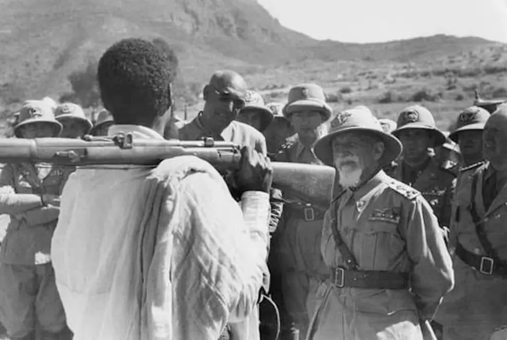 Emilio De Bono speaks to an Ethiopian soldier in 1935.