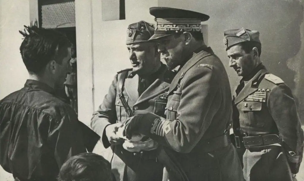 Benito Mussolini meets with Governor Balbo in Libya.