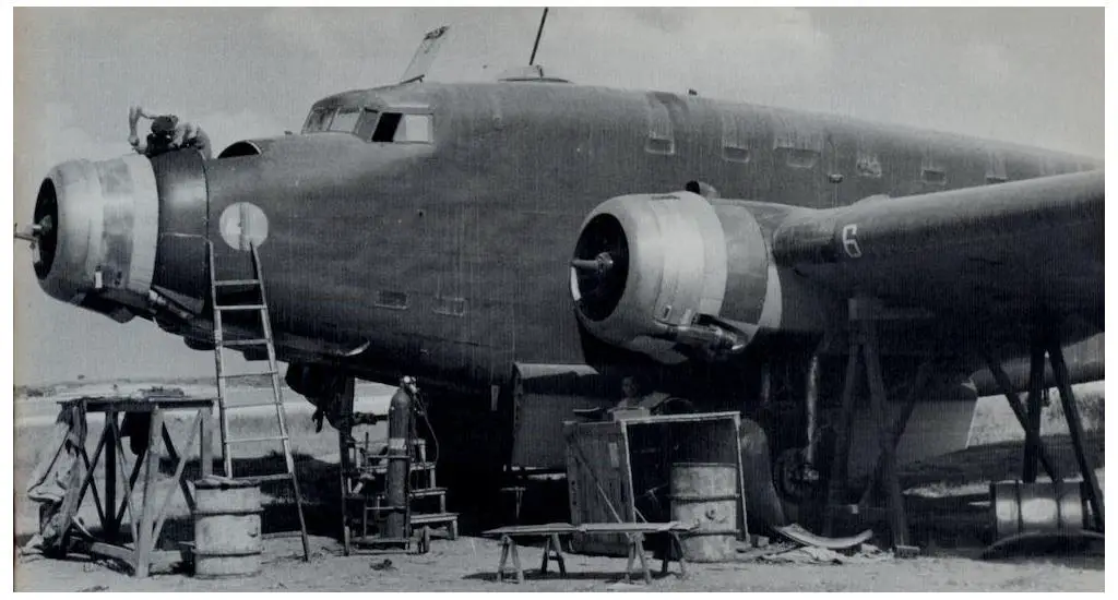 Maintenance work being conducted on an SM.82.