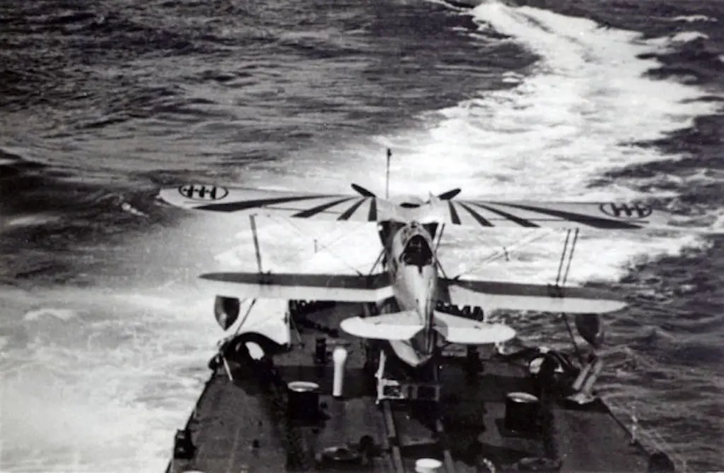 This photo of the Alberico da Barbiano shows the forward positioning of a reconnaissance floatplane IMAM Ro.43. Image:From the collection of: Maurizio Brescia.