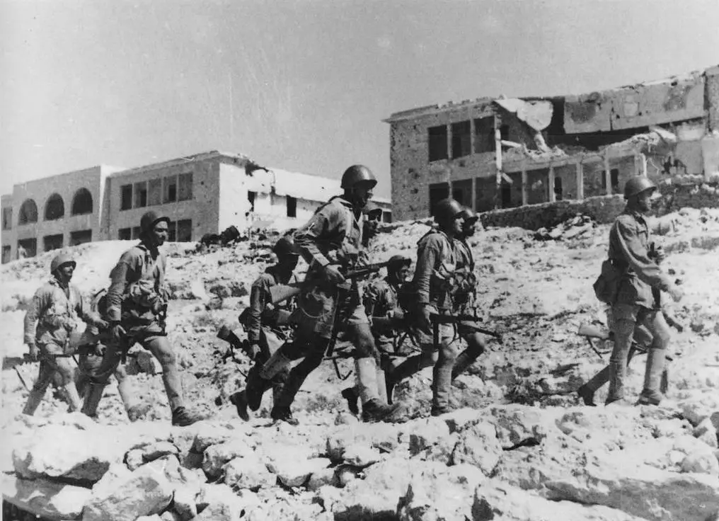San Marco Marines Regiment in Tobruk, 1942.