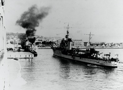 The Italian torpedo boat Libra approaching the docks in Durazzo