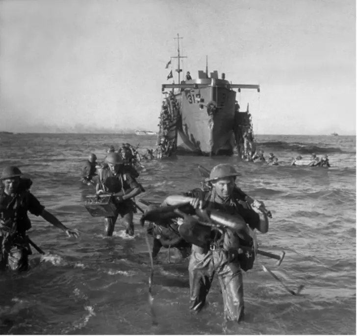 Soldiers of the 8th Army during the landings